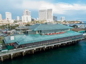 Read more about the article 🌊 The Fish Market San Diego: Where Fresh Seafood Meets Bayfront Dining