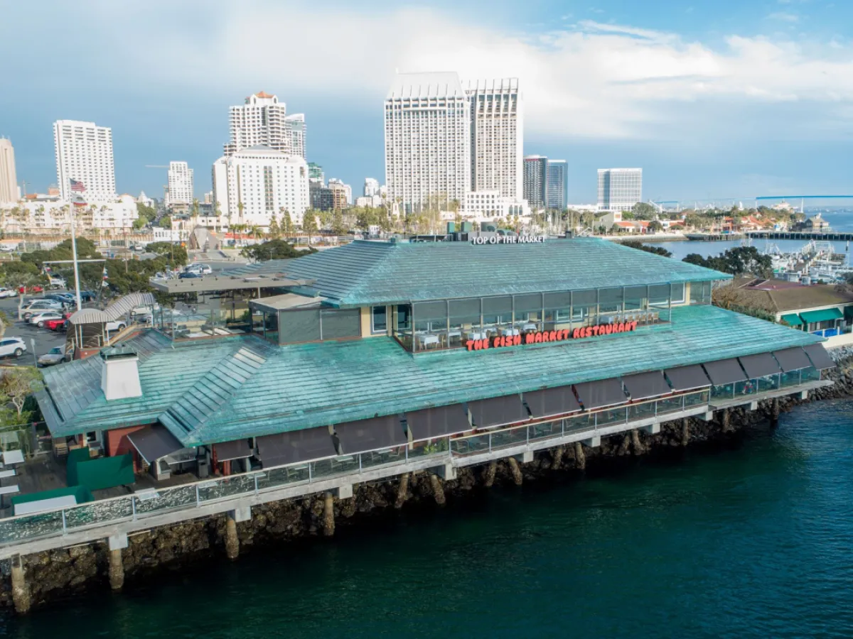 You are currently viewing 🌊 The Fish Market San Diego: Where Fresh Seafood Meets Bayfront Dining