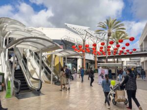 Read more about the article 🏙️ Mission Valley: The Heartbeat of San Diego Shopping & Culture